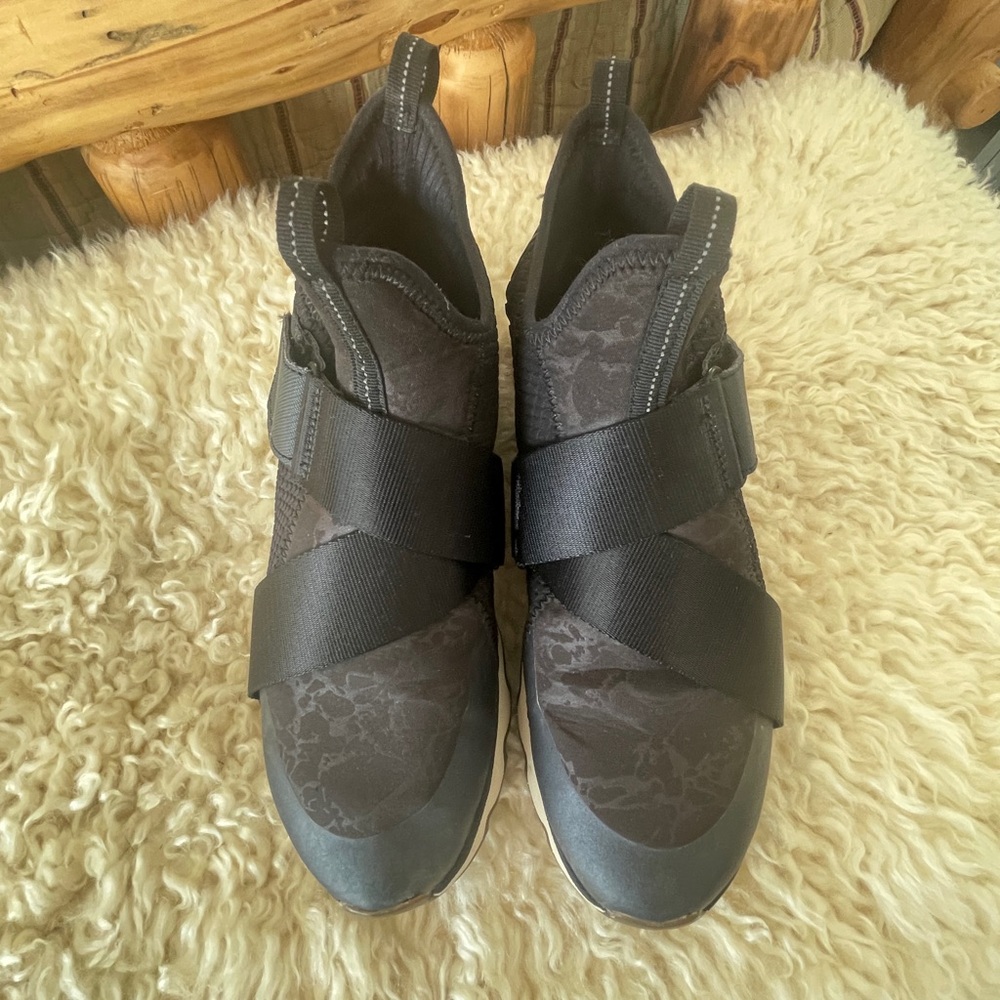 Sorel Women's Black Kinetic Sneakers